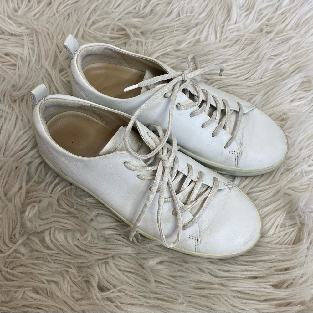 Ecco Soft 8 White Leather DriTan Sustainable Sneakers
